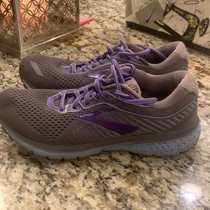 Womens Brooks Ghost 12, size 8.5